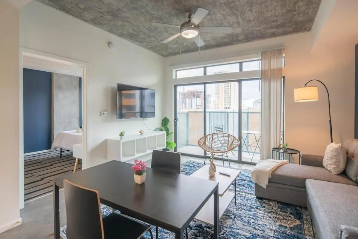 Adorable 1Bd - Central Downtown - Gym, Pool, Parking Phoenix Apartment